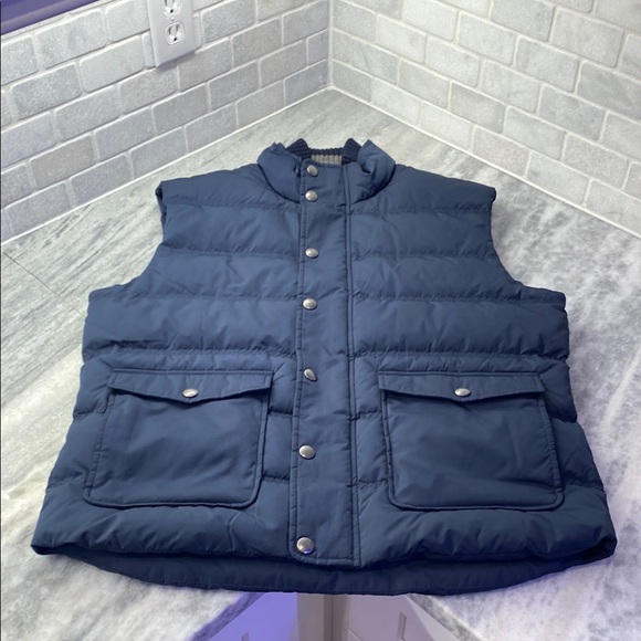 Johnnie-O full zip puffer vest size large. NWT